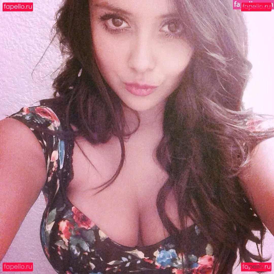 Jezz Angeles Onlyfans Photo Gallery 