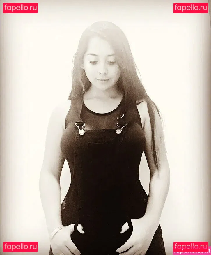 Jezz Angeles Onlyfans Photo Gallery 