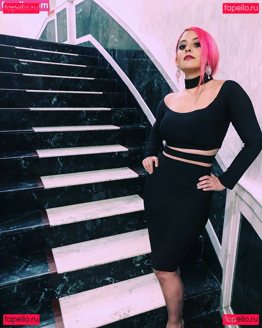 Jezz Angeles Onlyfans Photo Gallery 