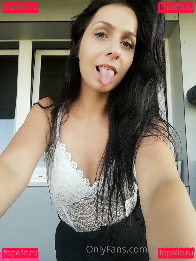 NudeNana Onlyfans Photo Gallery 