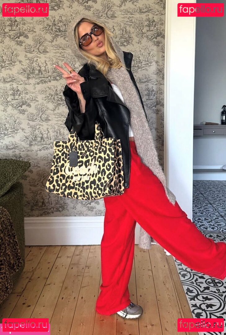 Corrie / Lucy Fallon / lucyfallonx / lufallon Onlyfans Photo Gallery 