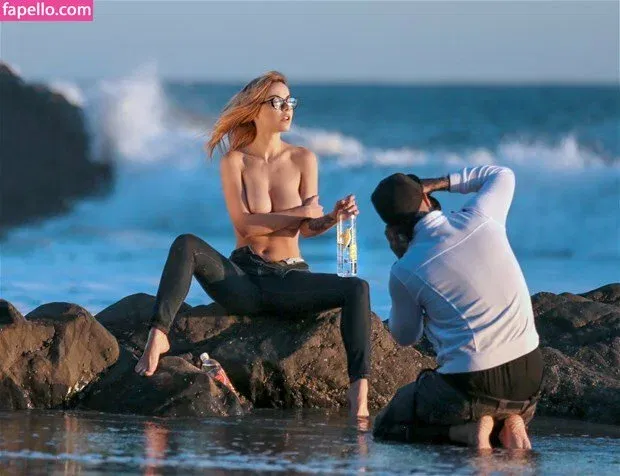 Elizabeth Marxs Onlyfans Photo Gallery 