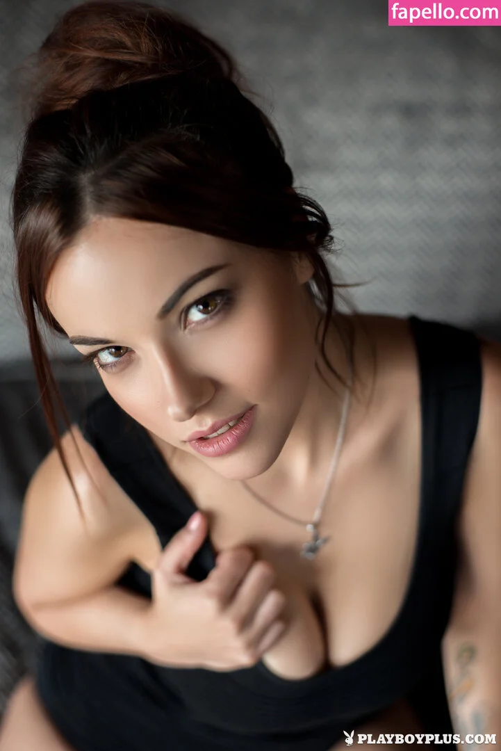 Elizabeth Marxs Onlyfans Photo Gallery 