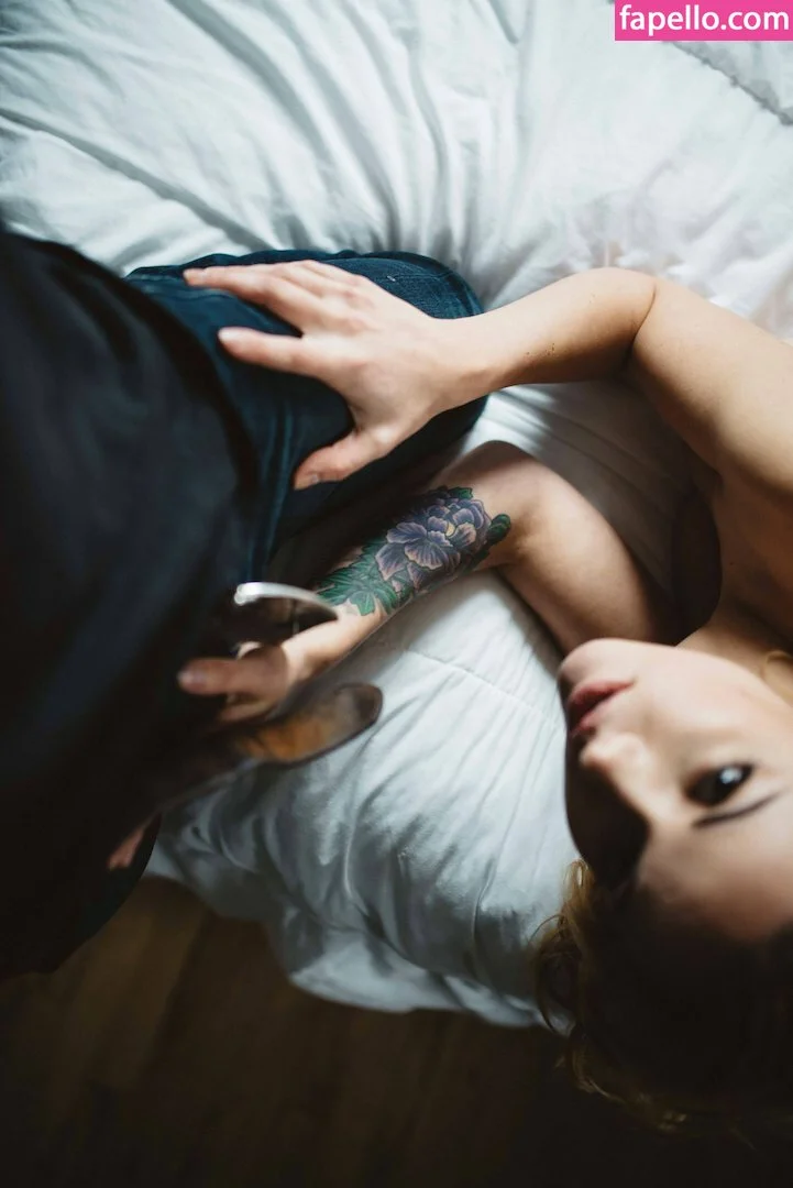 Elizabeth Marxs Onlyfans Photo Gallery 