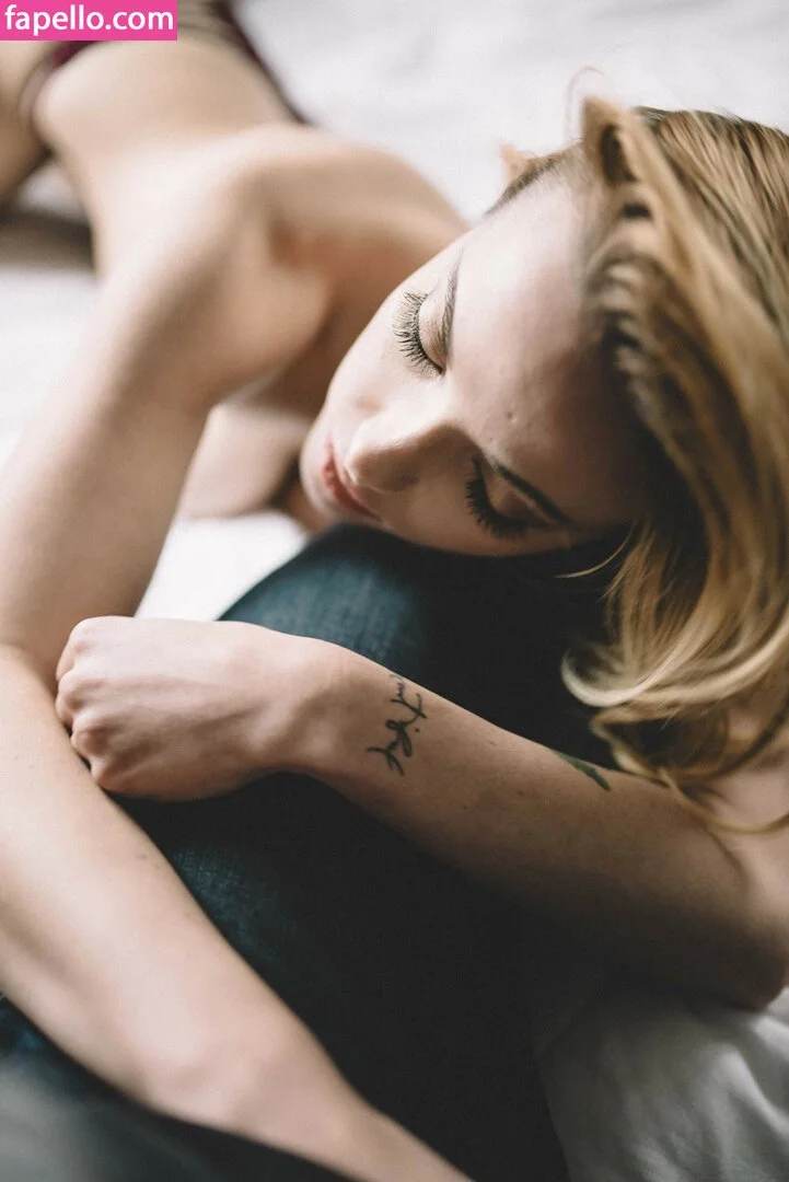 Elizabeth Marxs Onlyfans Photo Gallery 