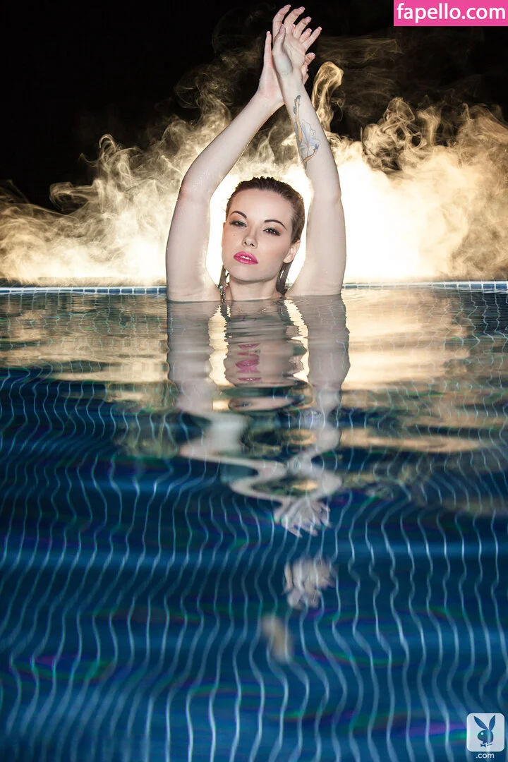 Elizabeth Marxs Onlyfans Photo Gallery 