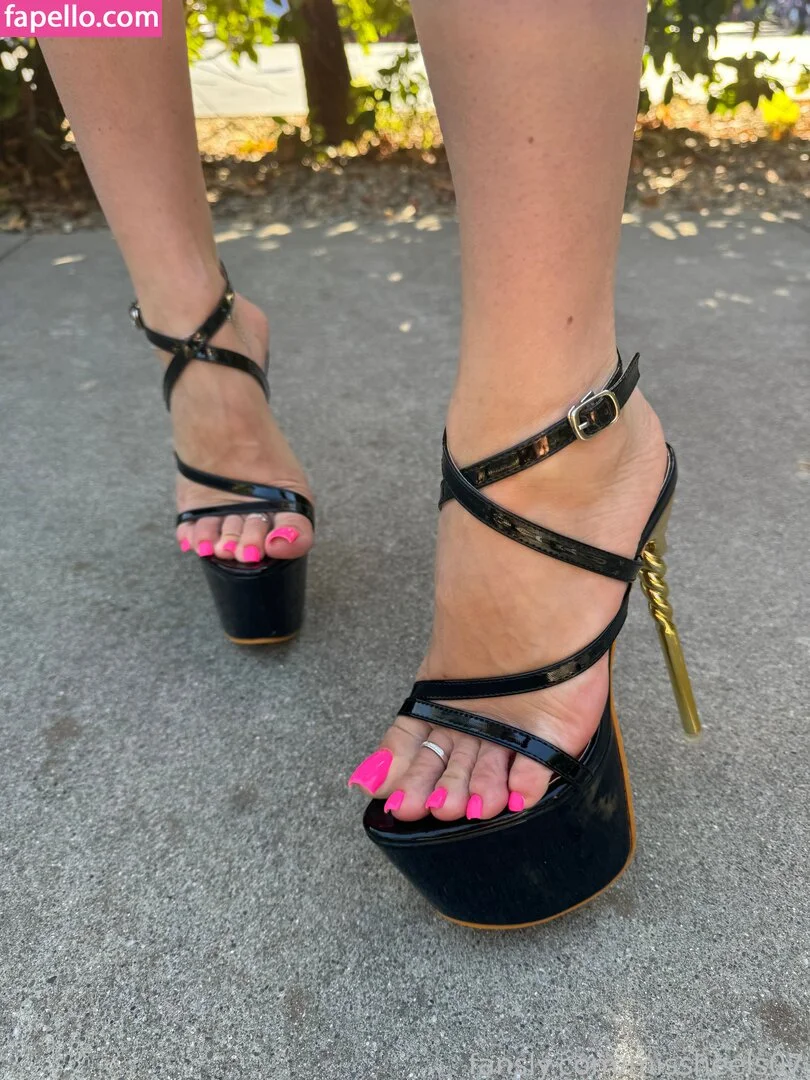 Missheels07 Onlyfans Photo Gallery 