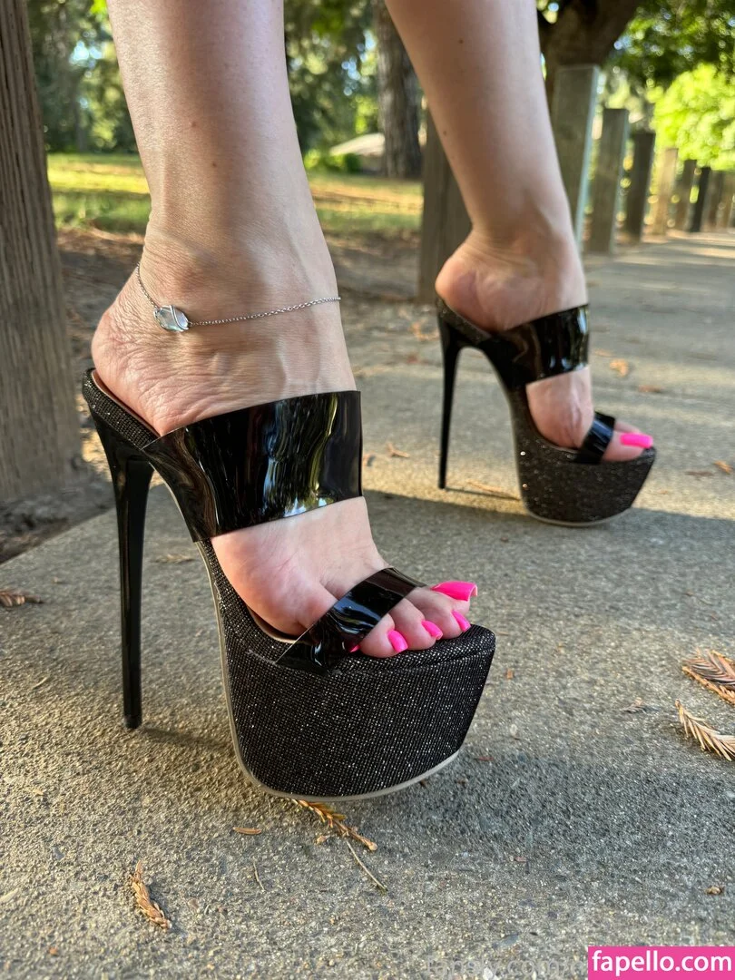 Missheels07 Onlyfans Photo Gallery 