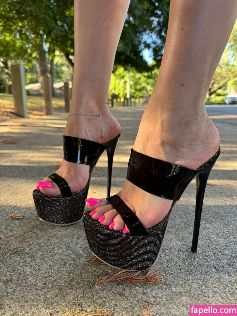 Missheels07 Onlyfans Photo Gallery 