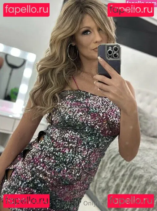 blondellie Onlyfans Photo Gallery 