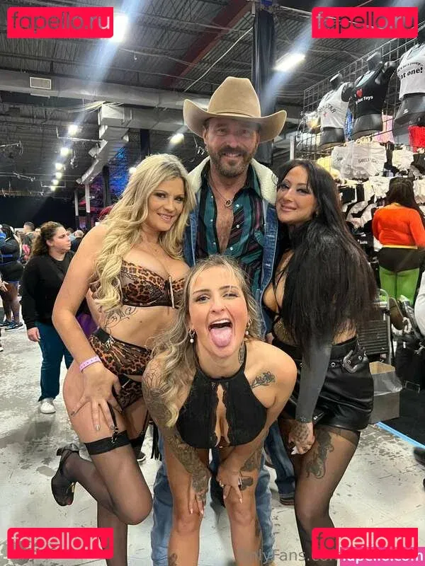 blondellie Onlyfans Photo Gallery 