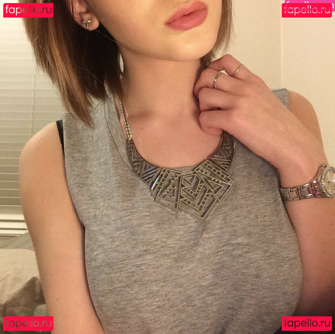 Emiliemae_ / emxx11 Onlyfans Photo Gallery 