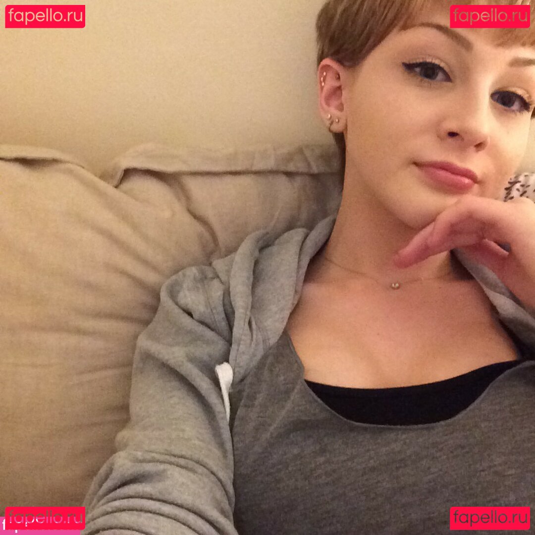 Emiliemae_ / emxx11 Onlyfans Photo Gallery 