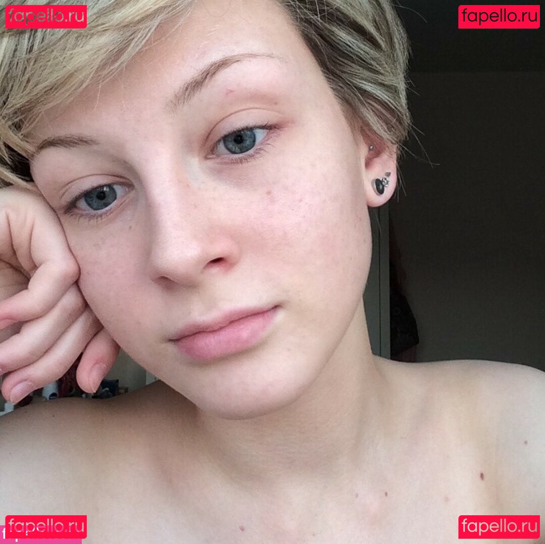 Emiliemae_ / emxx11 Onlyfans Photo Gallery 