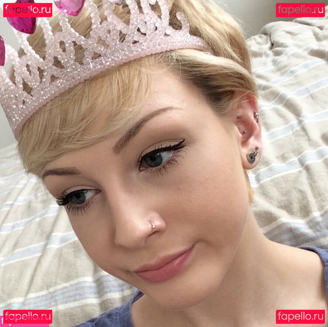 Emiliemae_ / emxx11 Onlyfans Photo Gallery 