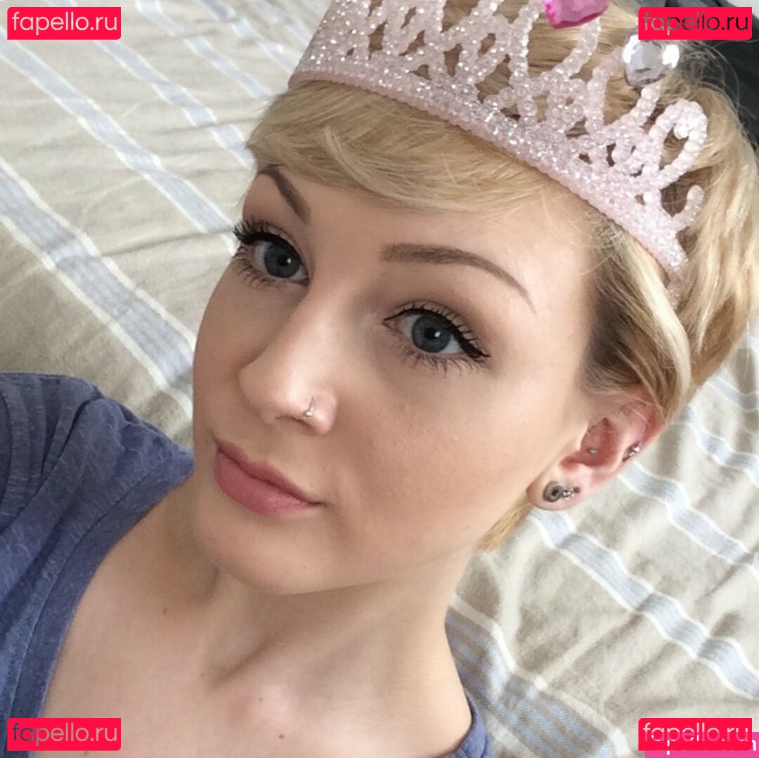 Emiliemae_ / emxx11 Onlyfans Photo Gallery 