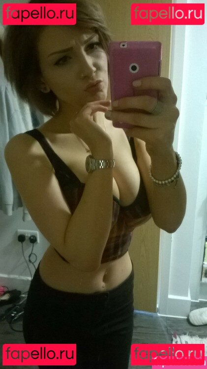 Emiliemae_ / emxx11 Onlyfans Photo Gallery 