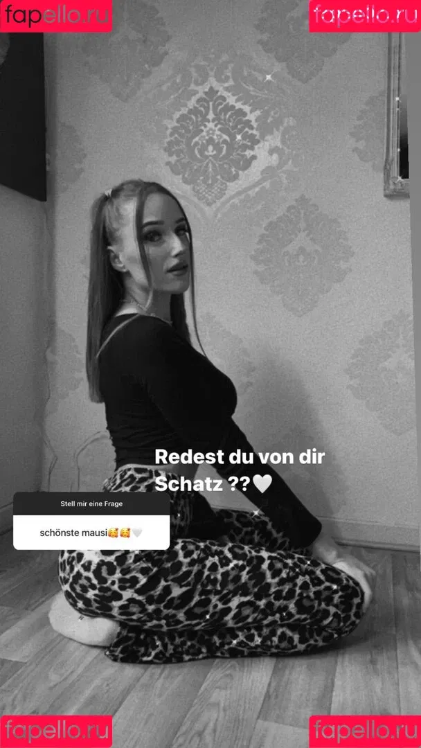 NinaMtznr Onlyfans Photo Gallery 