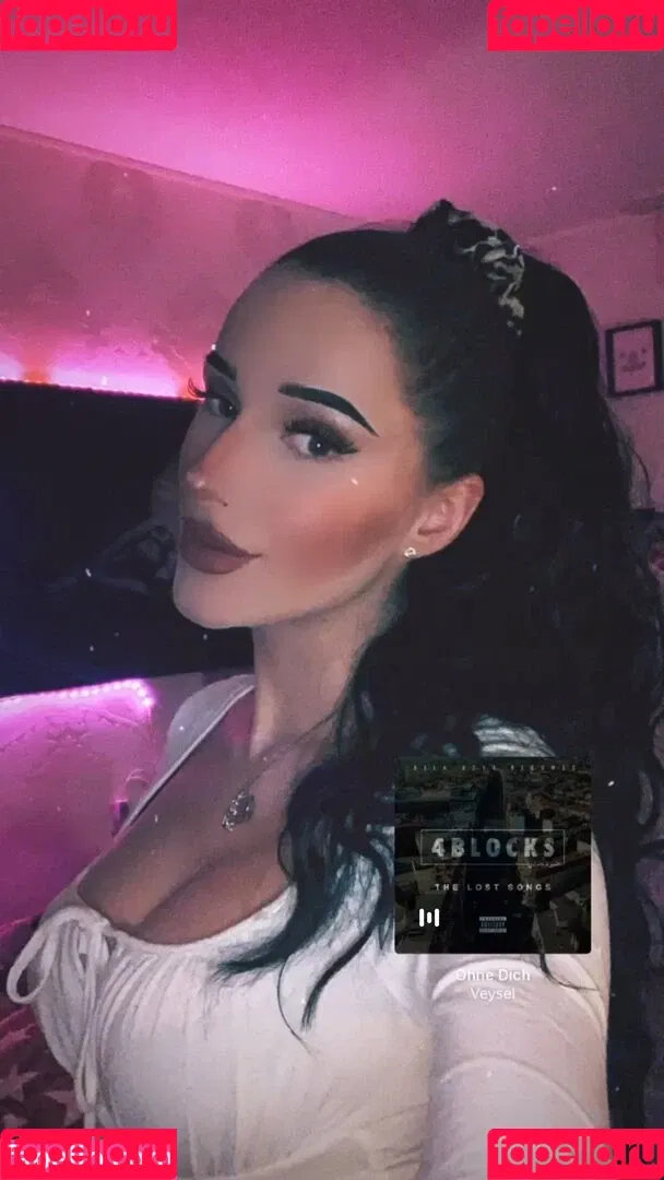 NinaMtznr Onlyfans Photo Gallery 