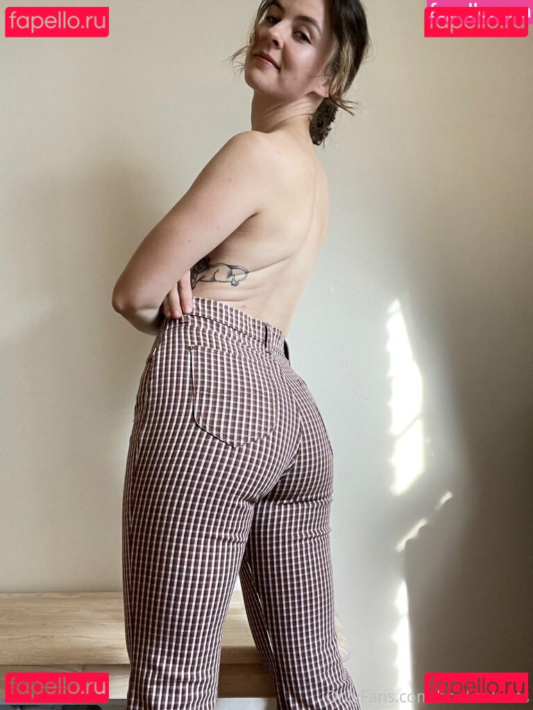 booksnbutts / thejuneverse Onlyfans Photo Gallery 