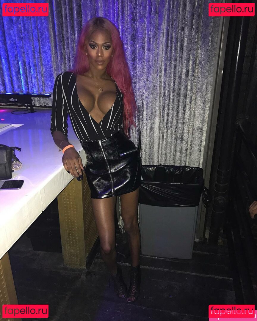 Mya Badd / aye_slimb3auty / myabadd / myabadd89 Onlyfans Photo Gallery 