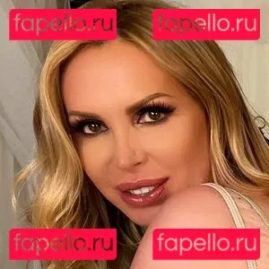 nikkibenz Onlyfans Photo Gallery 