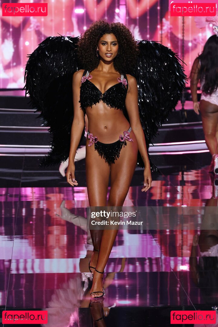 Imaan Hammam / imaanhammam Onlyfans Photo Gallery 