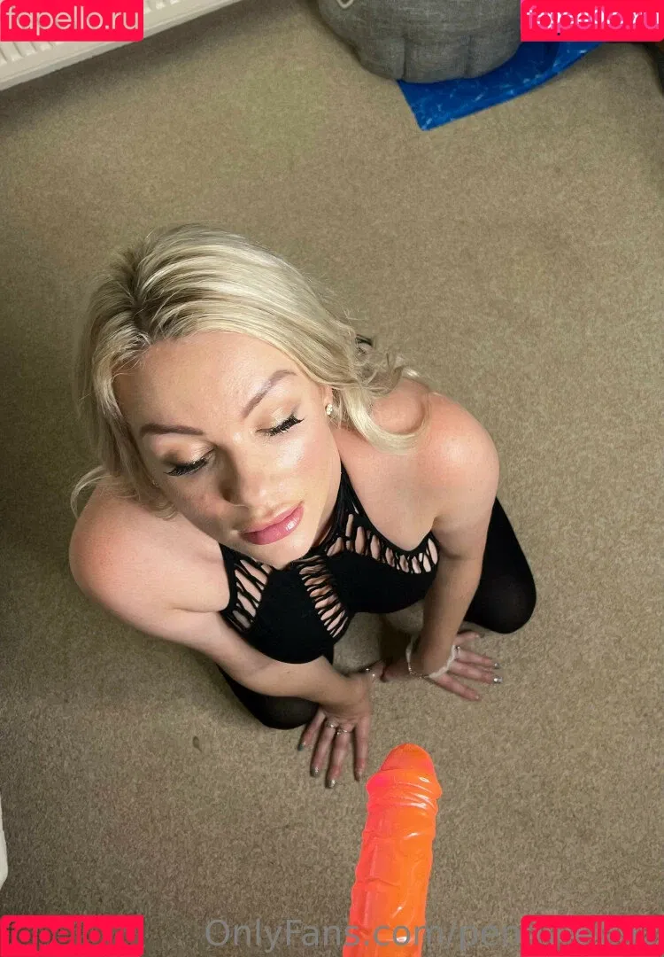 pennylee92 Onlyfans Photo Gallery 