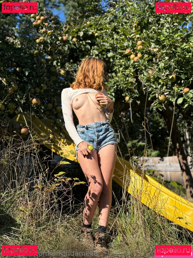 offgridamelia Onlyfans Photo Gallery 