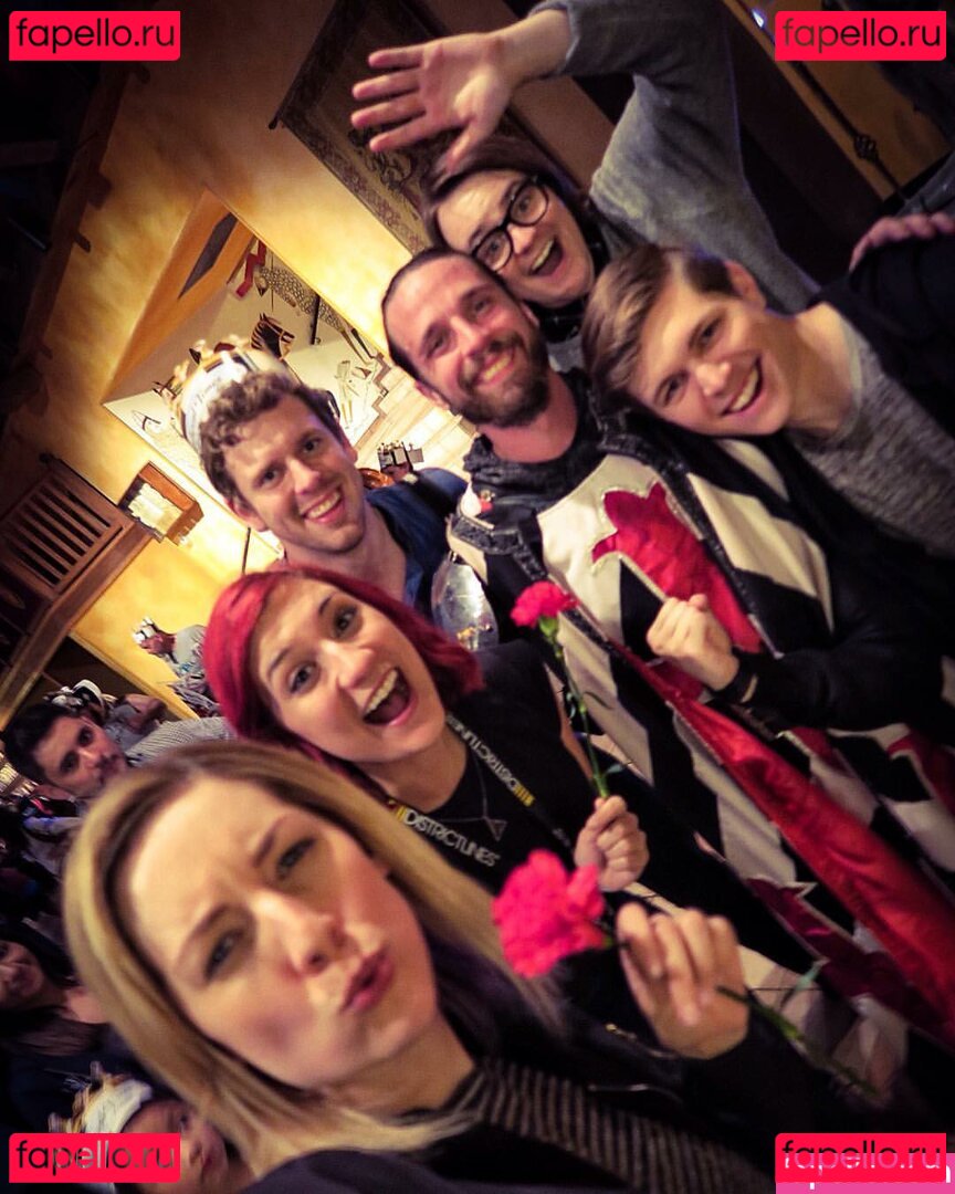 Anna Brisbin / Brizzy Voices / brizzysee / brizzyvoices Onlyfans Photo Gallery 