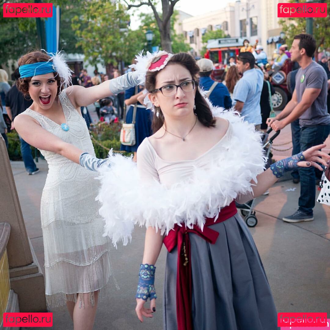 Anna Brisbin / Brizzy Voices / brizzysee / brizzyvoices Onlyfans Photo Gallery 