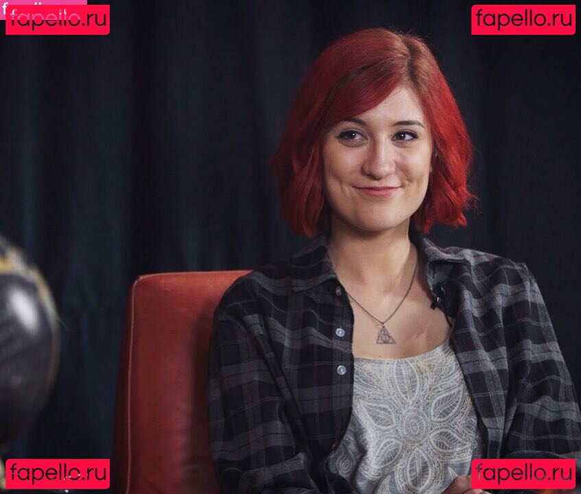 Anna Brisbin / Brizzy Voices / brizzysee / brizzyvoices Onlyfans Photo Gallery 