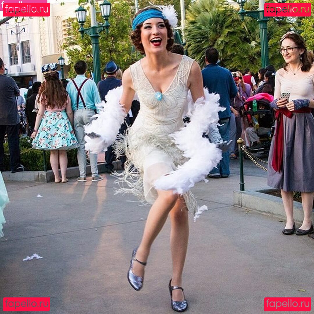 Anna Brisbin / Brizzy Voices / brizzysee / brizzyvoices Onlyfans Photo Gallery 