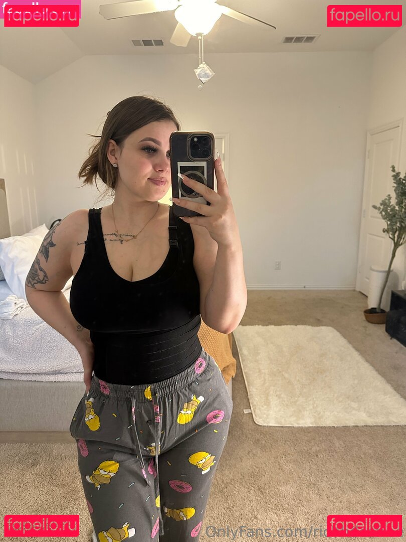 onenonlydes / richhdesfree Onlyfans Photo Gallery 