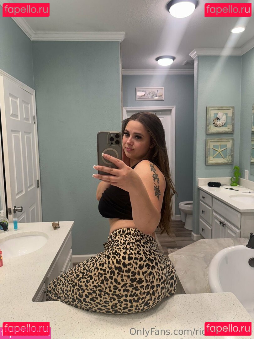 onenonlydes / richhdesfree Onlyfans Photo Gallery 