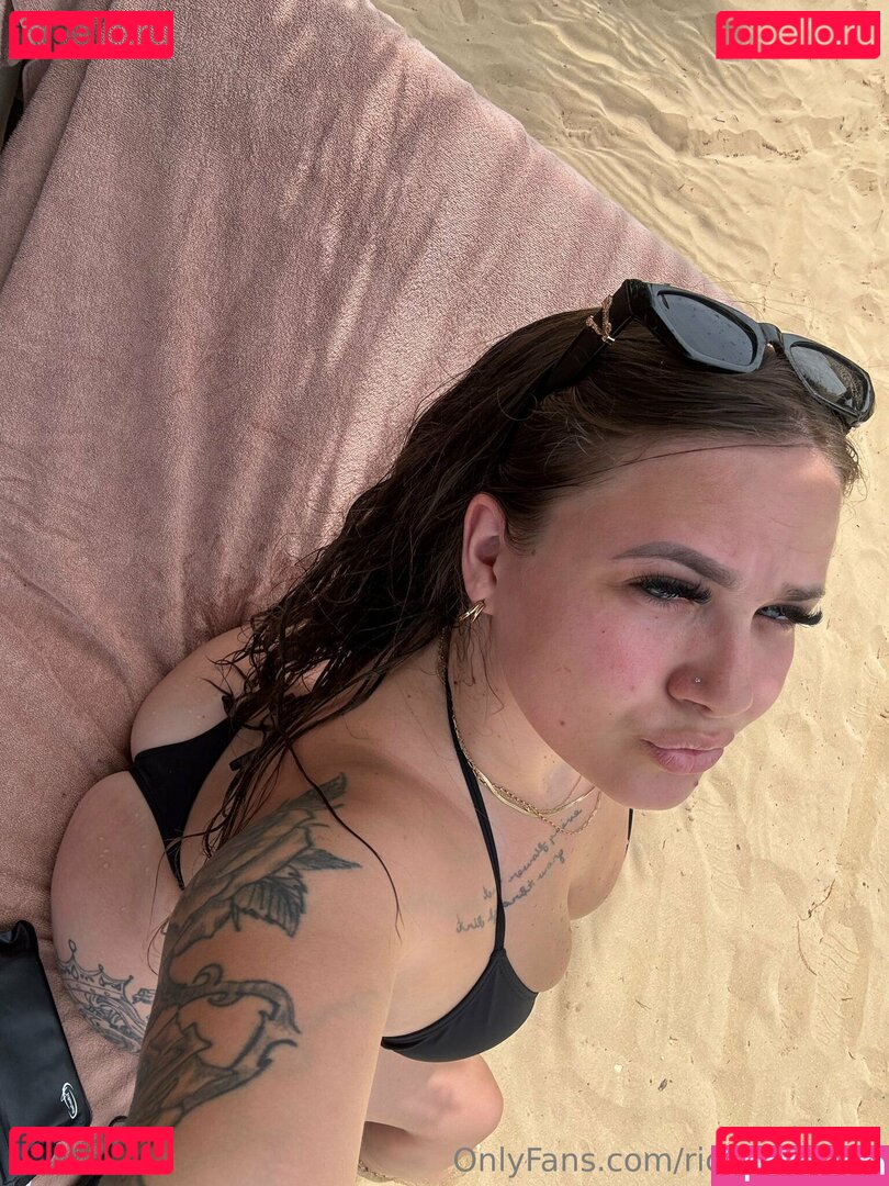 onenonlydes / richhdesfree Onlyfans Photo Gallery 