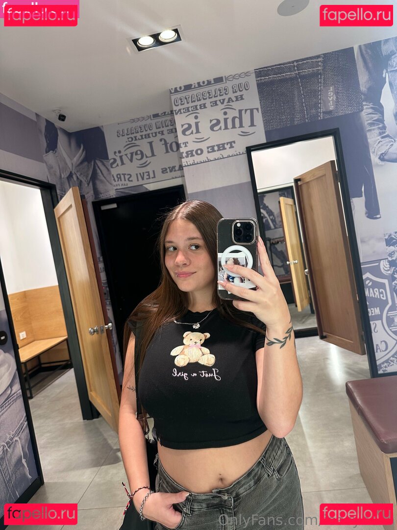 Ieasybella / izzysweet_ Onlyfans Photo Gallery 