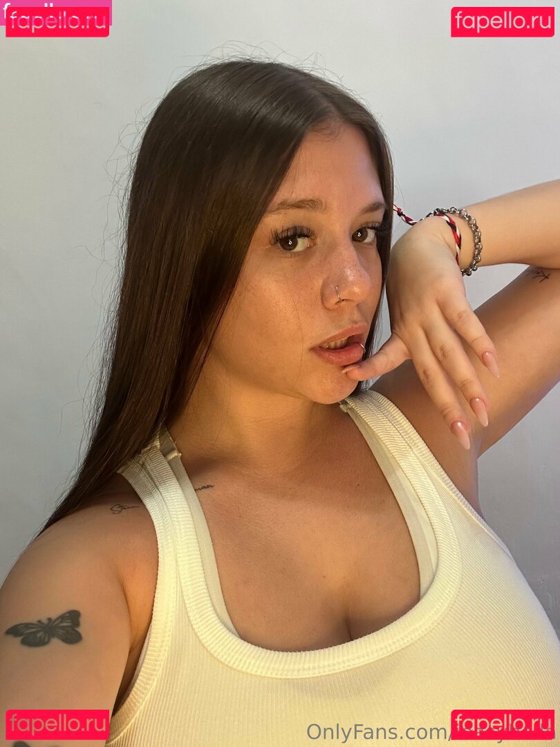 Ieasybella / izzysweet_ Onlyfans Photo Gallery 