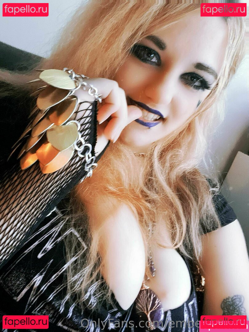 emberdarling / embergemini Onlyfans Photo Gallery 