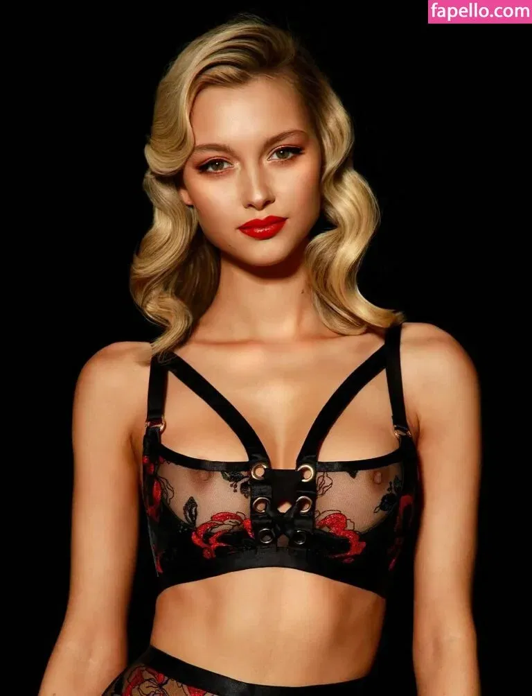 Chloe Avenaim Onlyfans Photo Gallery 