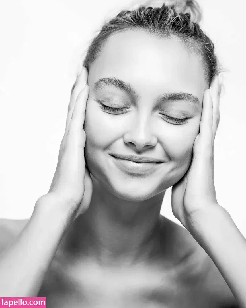 Chloe Avenaim Onlyfans Photo Gallery 