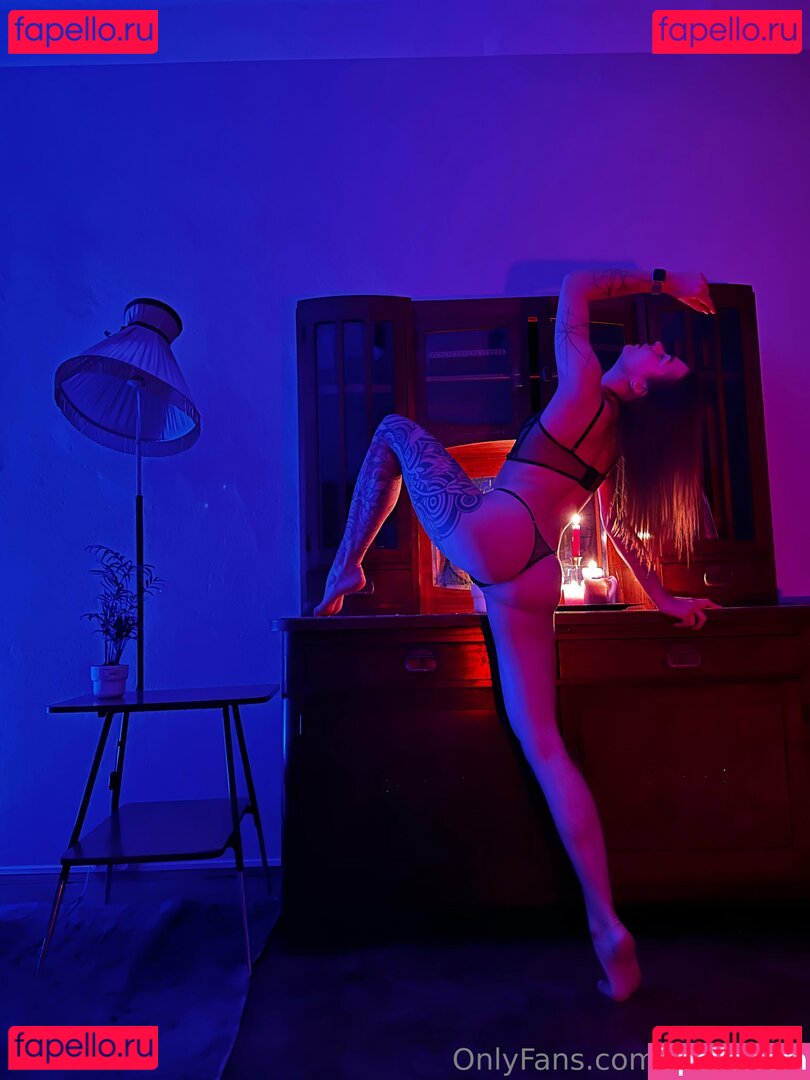 _poly_luna_ / poly_luna Onlyfans Photo Gallery 