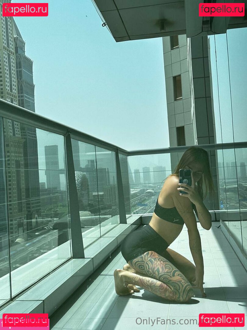 _poly_luna_ / poly_luna Onlyfans Photo Gallery 