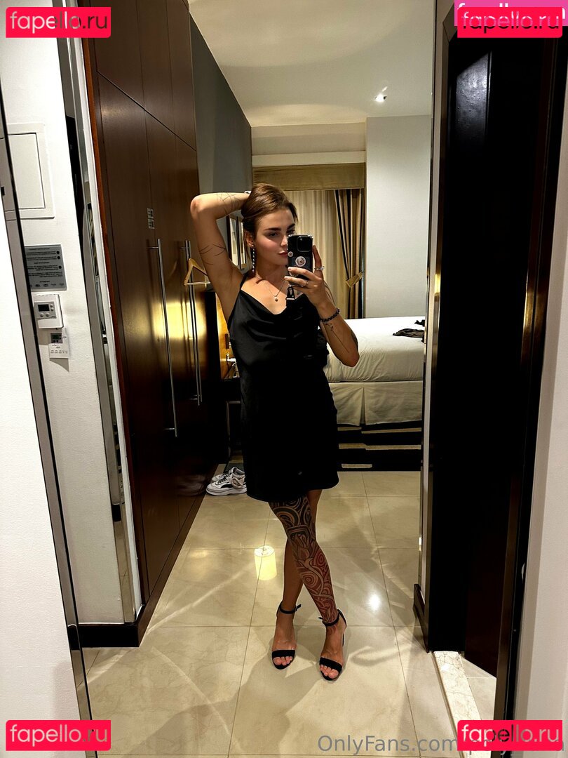 _poly_luna_ / poly_luna Onlyfans Photo Gallery 