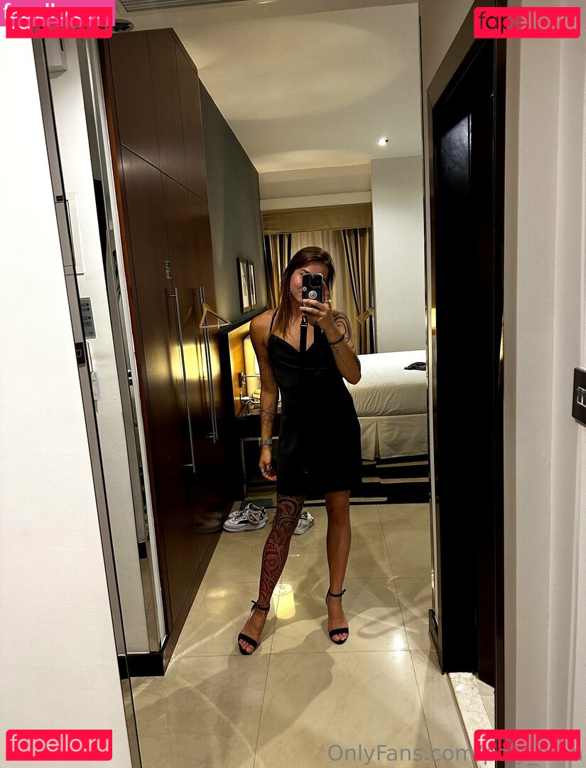 _poly_luna_ / poly_luna Onlyfans Photo Gallery 