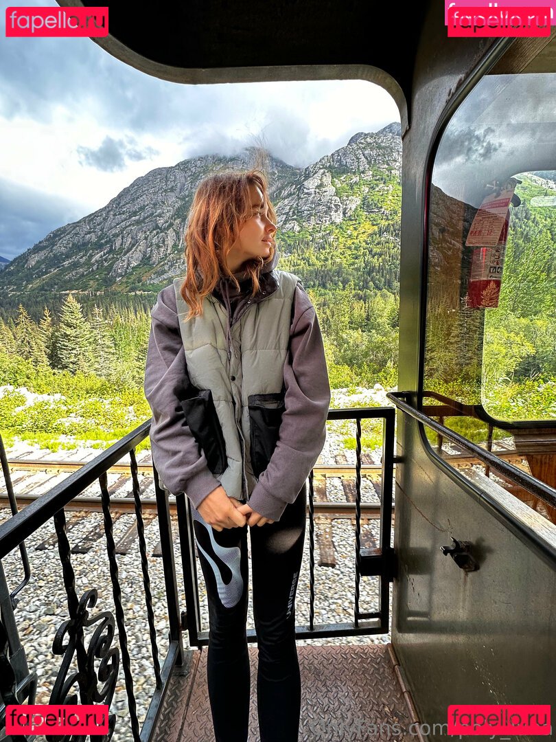 _poly_luna_ / poly_luna Onlyfans Photo Gallery 