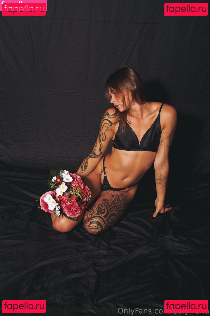 _poly_luna_ / poly_luna Onlyfans Photo Gallery 