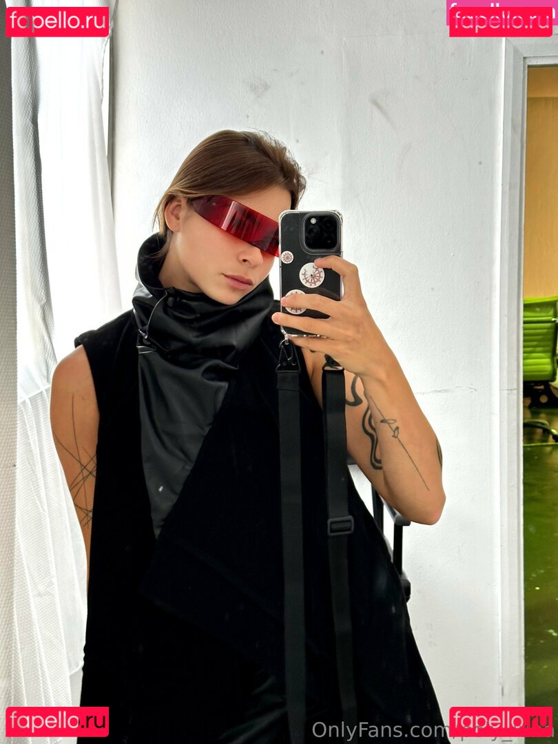 _poly_luna_ / poly_luna Onlyfans Photo Gallery 