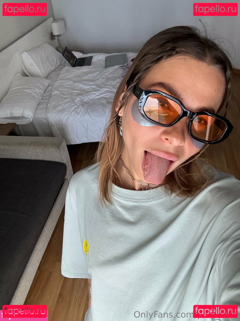 _poly_luna_ / poly_luna Onlyfans Photo Gallery 