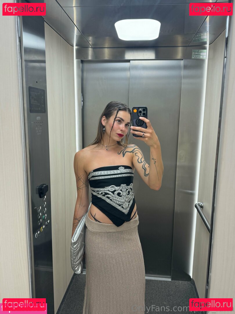 _poly_luna_ / poly_luna Onlyfans Photo Gallery 